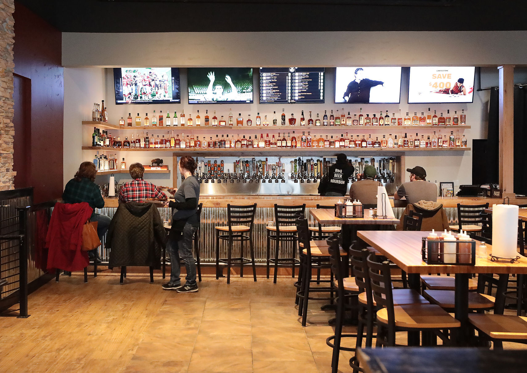 Doc's Smokehouse bar